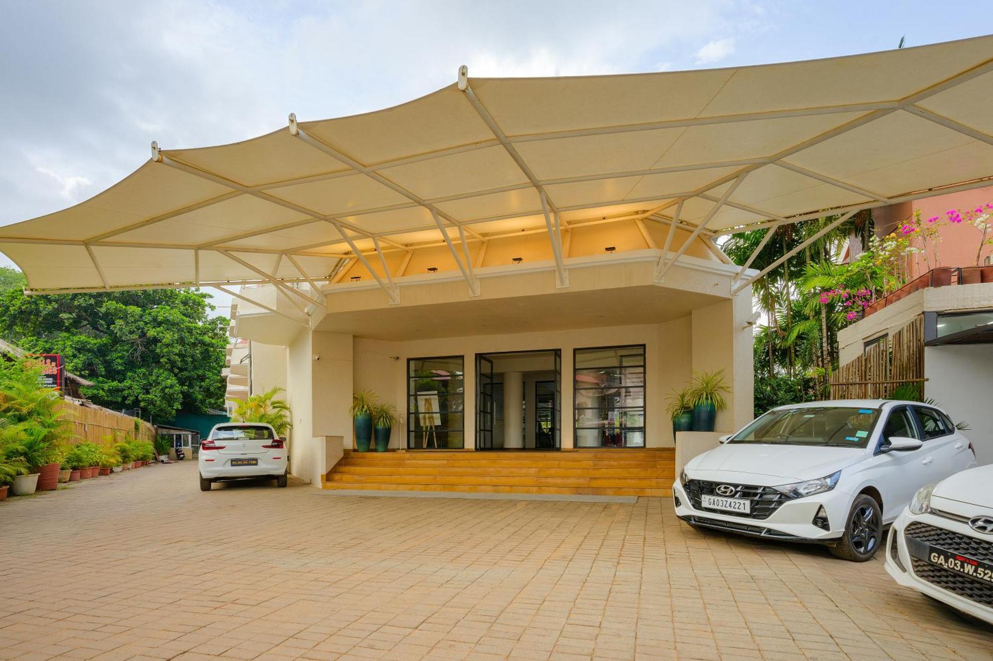 Whispering Palms Beach Resort Candolim Εξωτερικό φωτογραφία