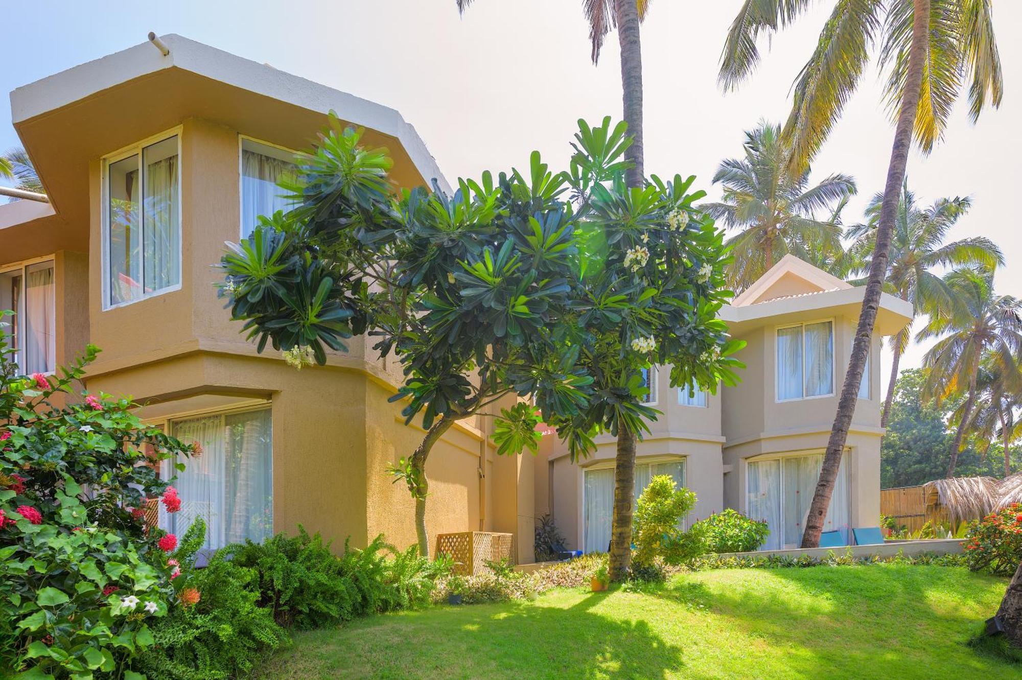Whispering Palms Beach Resort Candolim Εξωτερικό φωτογραφία