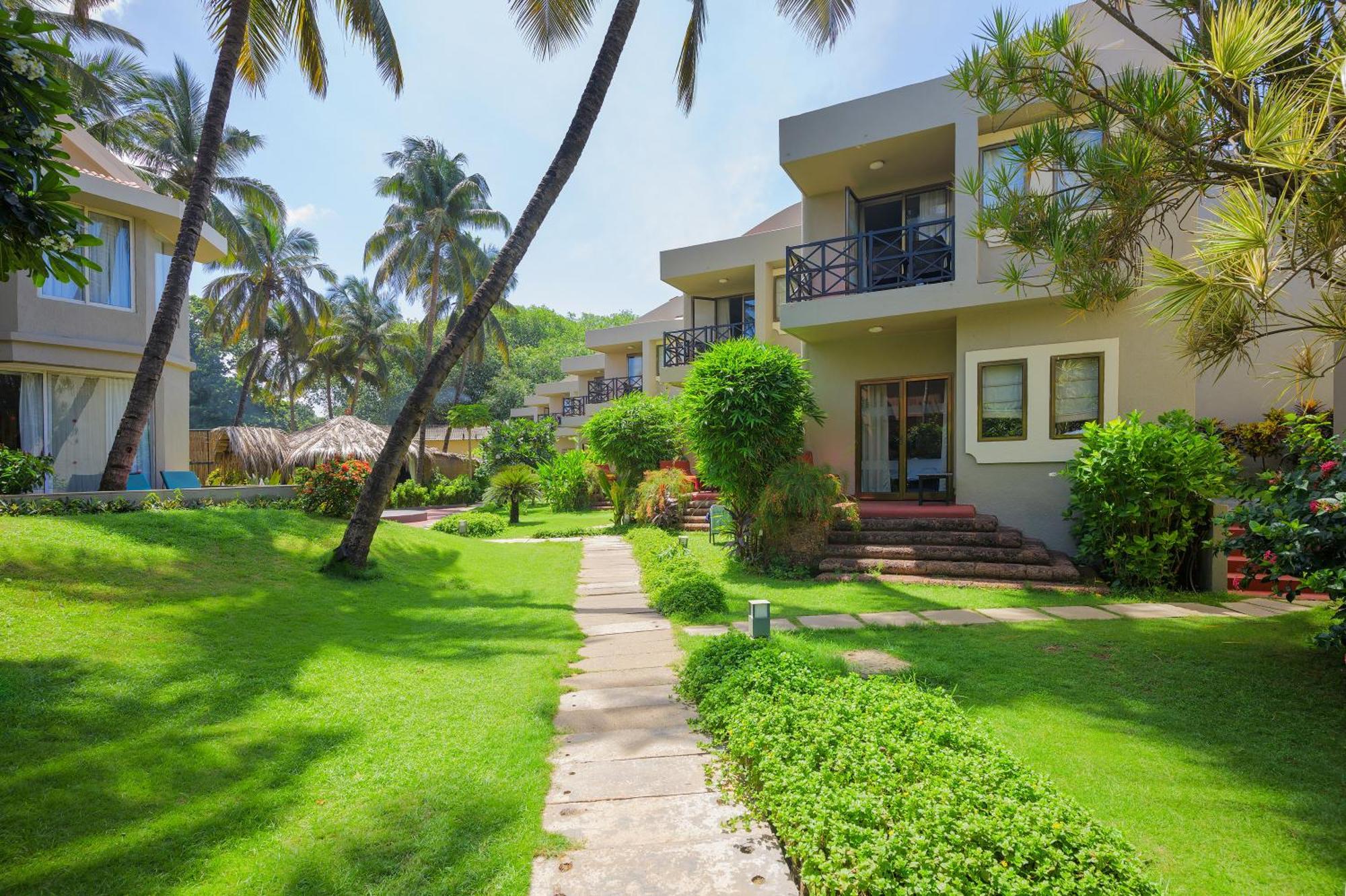 Whispering Palms Beach Resort Candolim Εξωτερικό φωτογραφία