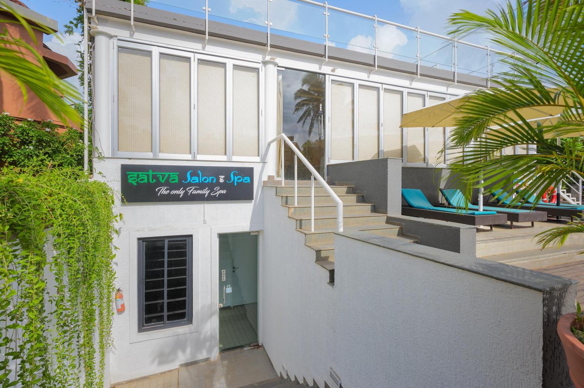 Whispering Palms Beach Resort Candolim Εξωτερικό φωτογραφία