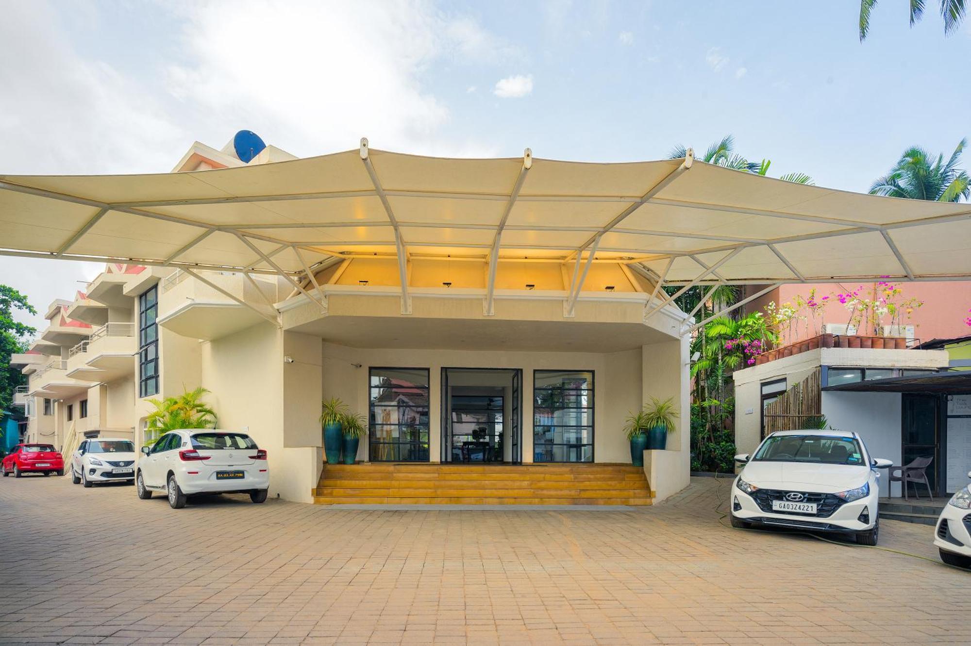 Whispering Palms Beach Resort Candolim Εξωτερικό φωτογραφία