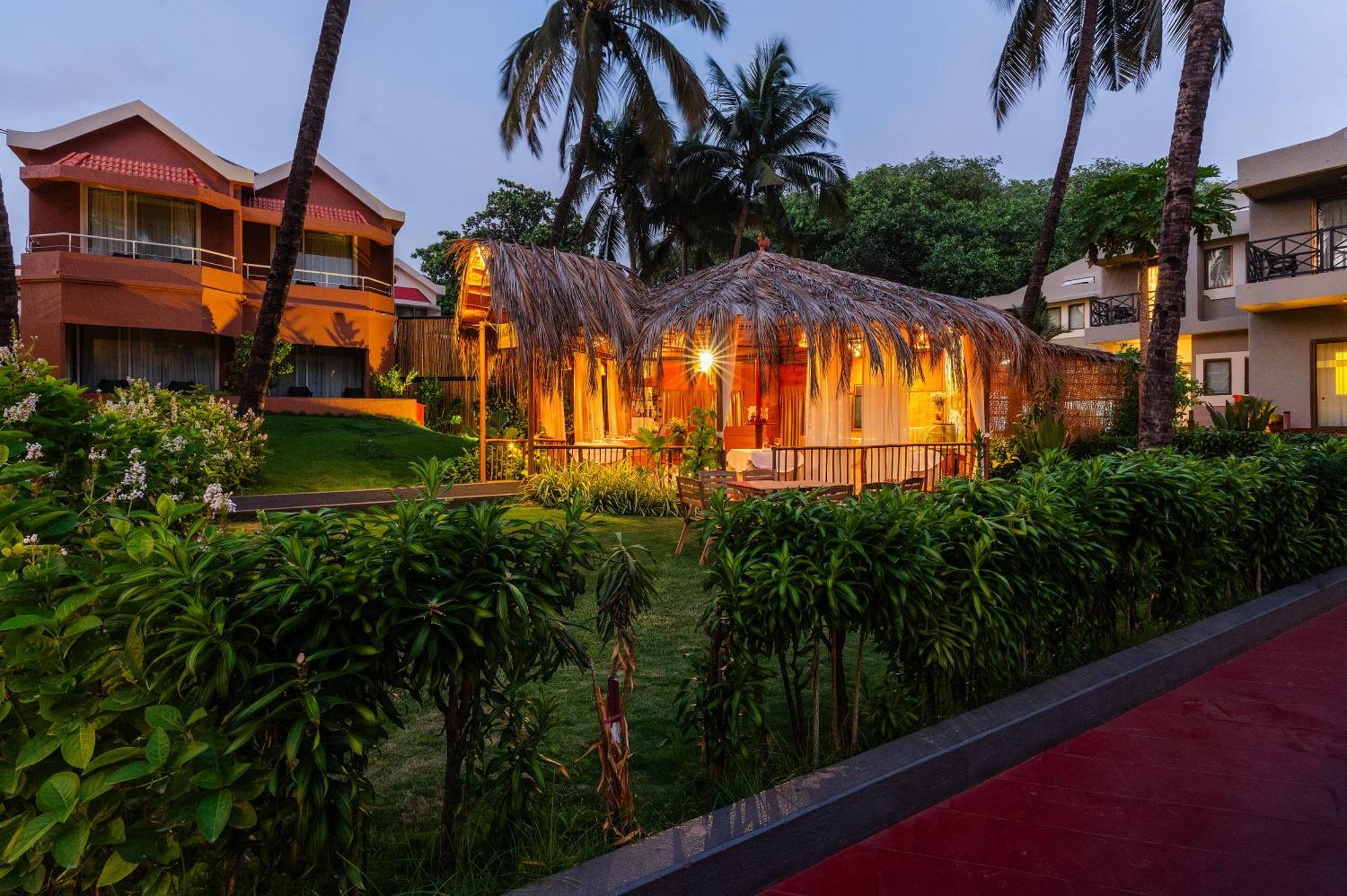 Whispering Palms Beach Resort Candolim Εξωτερικό φωτογραφία