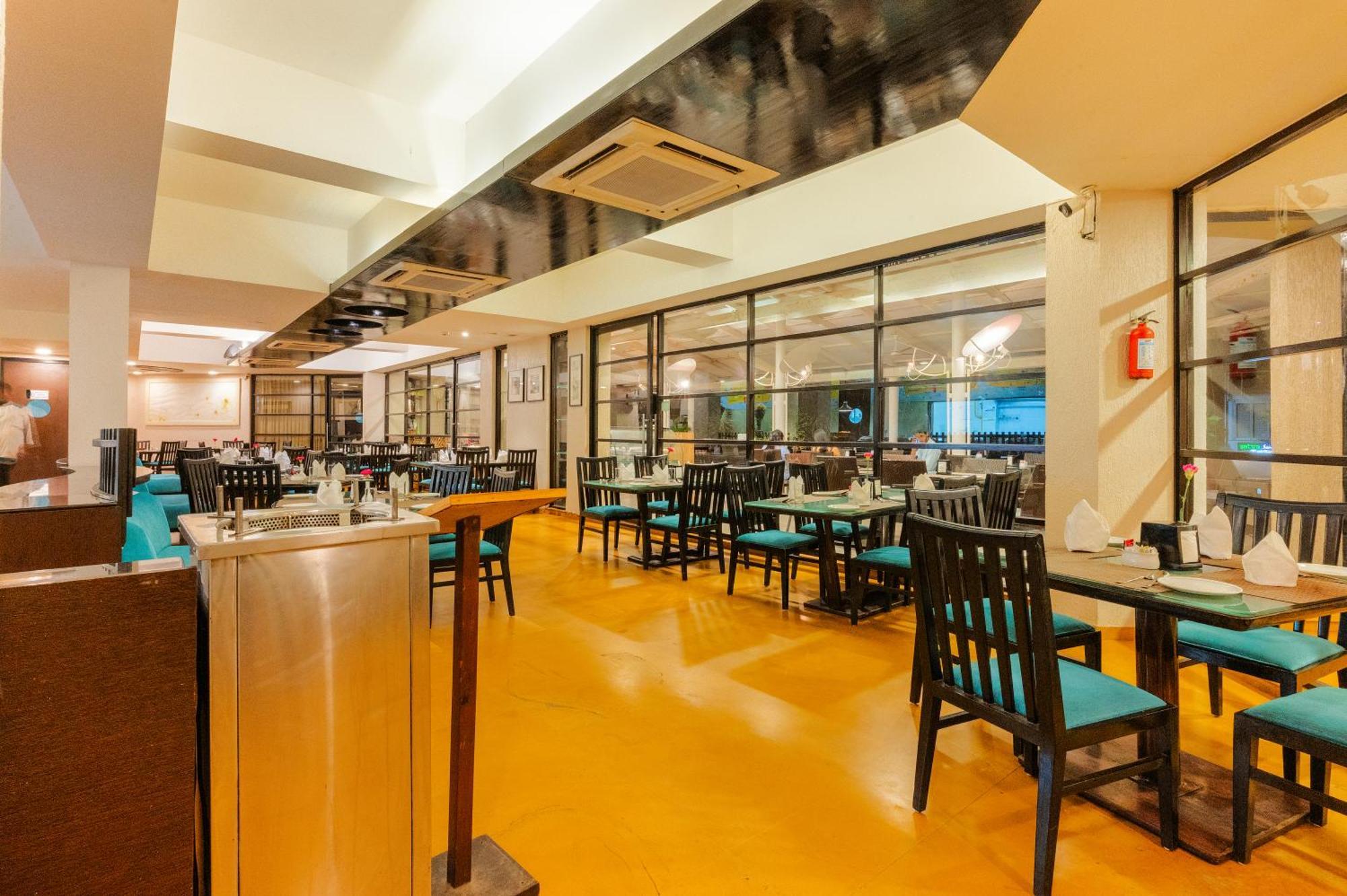 Whispering Palms Beach Resort Candolim Εξωτερικό φωτογραφία