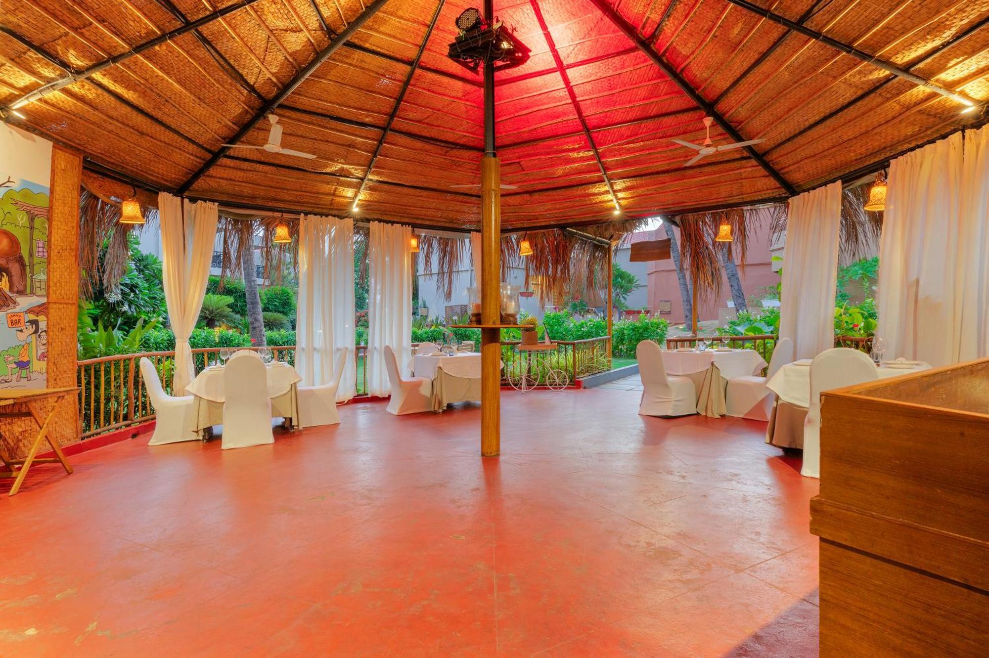 Whispering Palms Beach Resort Candolim Εξωτερικό φωτογραφία
