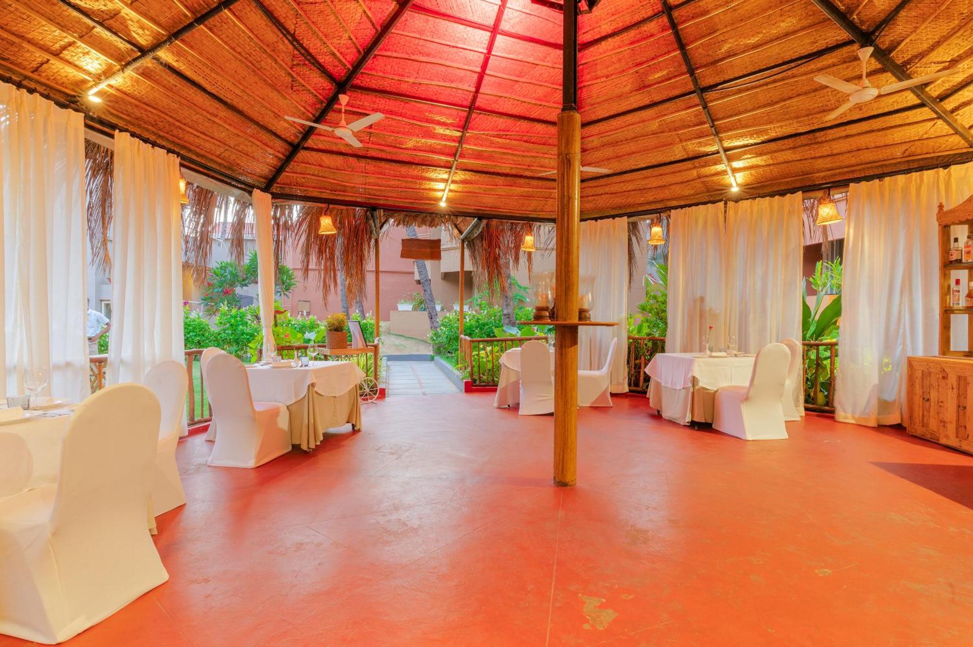 Whispering Palms Beach Resort Candolim Εξωτερικό φωτογραφία
