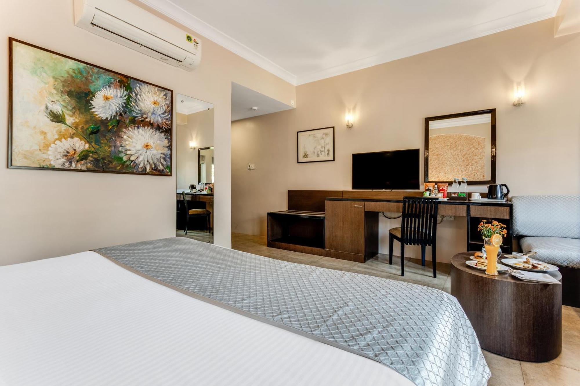 Whispering Palms Beach Resort Candolim Εξωτερικό φωτογραφία