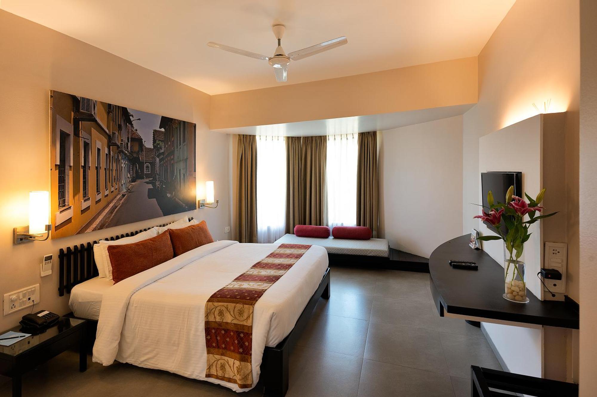 Whispering Palms Beach Resort Candolim Εξωτερικό φωτογραφία