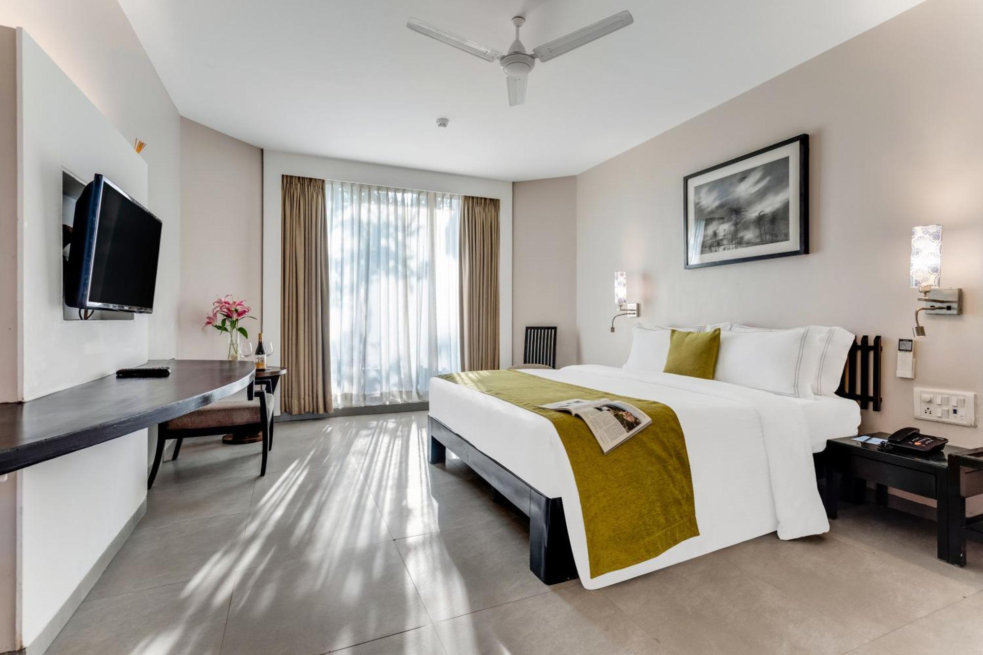Whispering Palms Beach Resort Candolim Εξωτερικό φωτογραφία