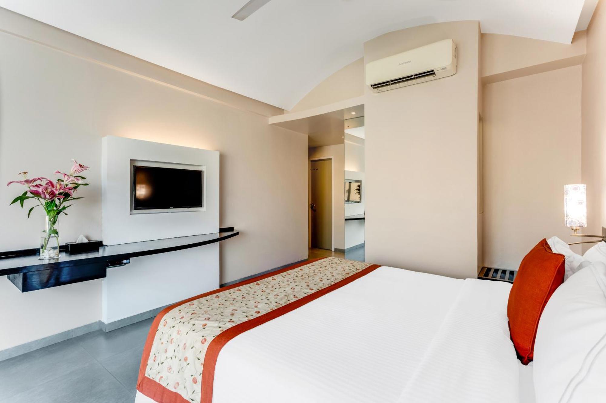 Whispering Palms Beach Resort Candolim Εξωτερικό φωτογραφία