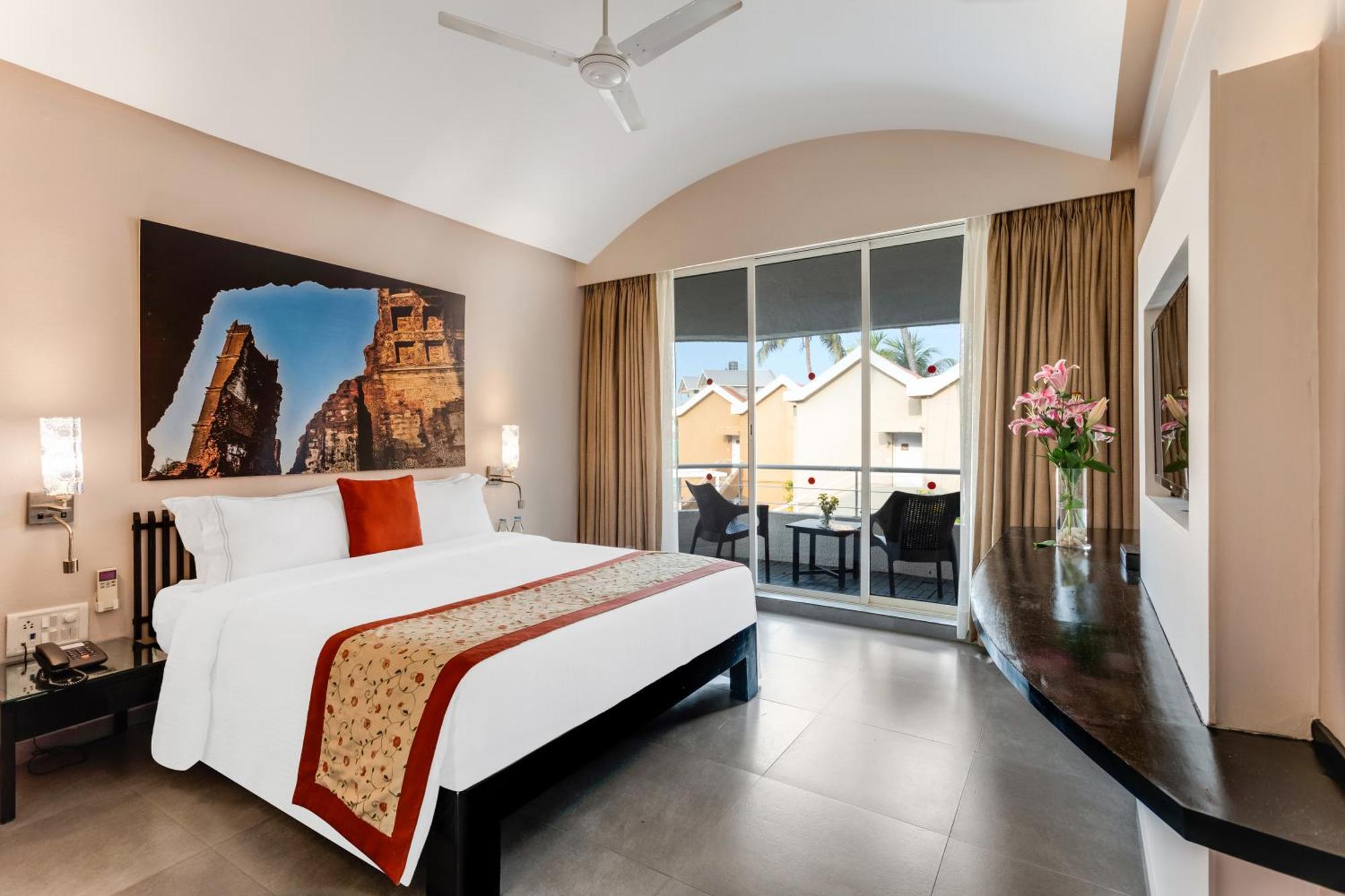 Whispering Palms Beach Resort Candolim Εξωτερικό φωτογραφία
