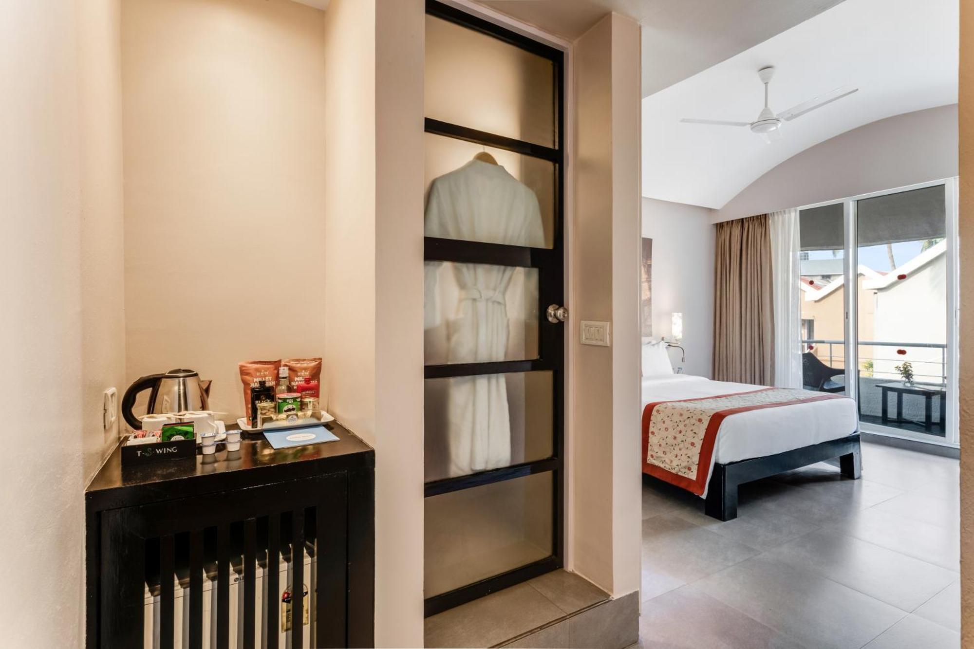 Whispering Palms Beach Resort Candolim Εξωτερικό φωτογραφία