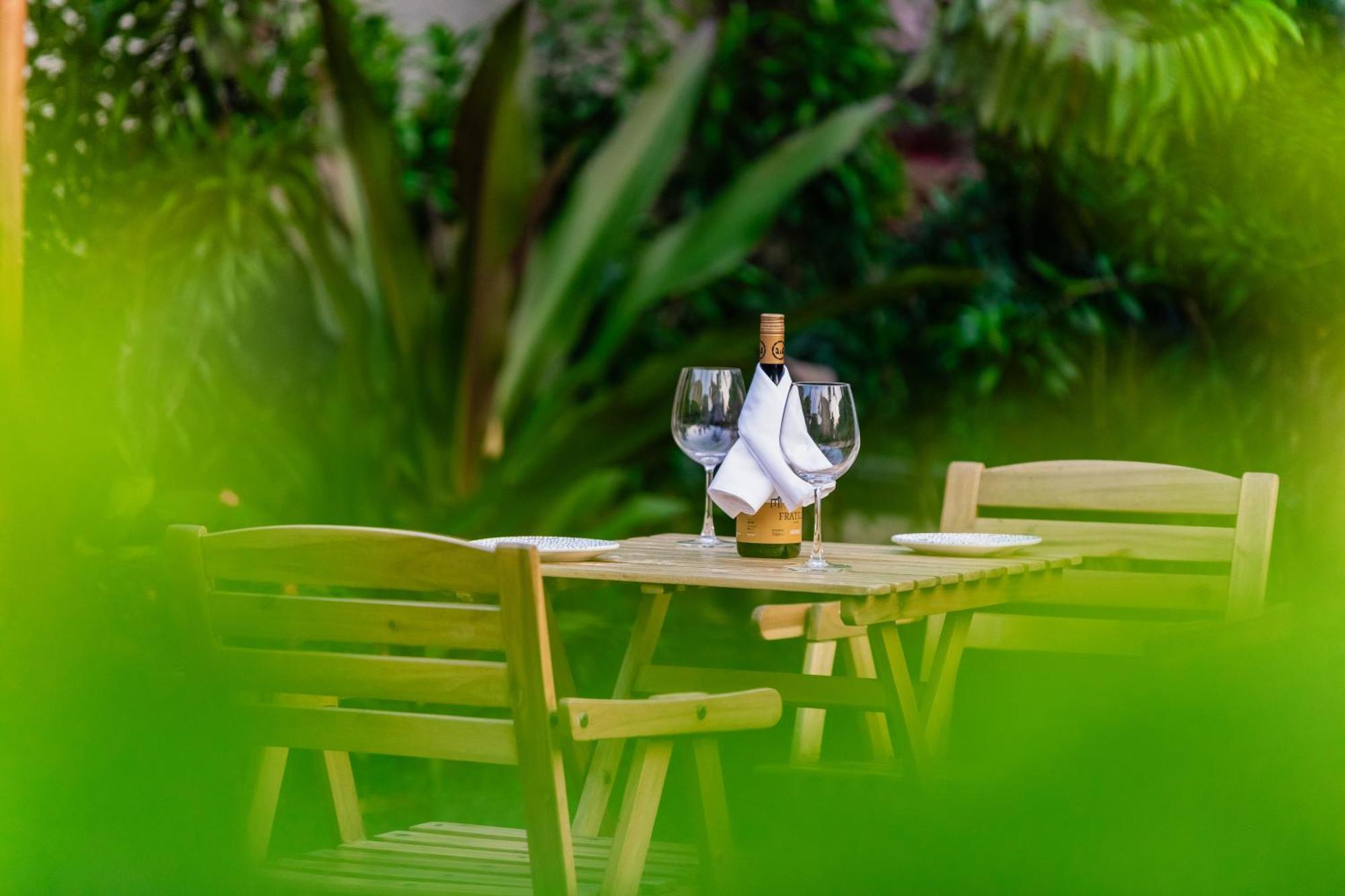 Whispering Palms Beach Resort Candolim Εξωτερικό φωτογραφία